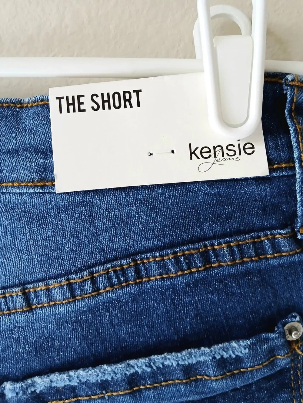Kensie NWT Womens 2/26 Mid Rise Stretch Denim Jean Shorts Rolled Hem